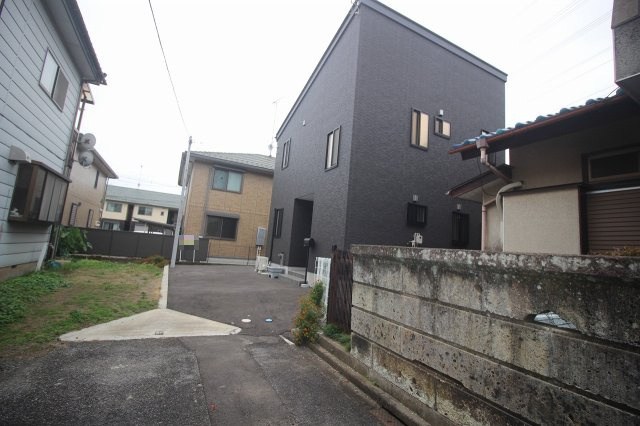 下野市駅東4丁目の外観|北側私道部分より