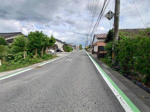 ■□大篠津町売土地□■の前面道路含む現地写真|交通量少な目で閑静な住宅街です。