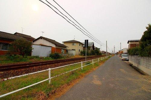 ■□■三本松４丁目売土地■□■の前面道路含む現地写真|前道は幅員約４ｍの公道になります。