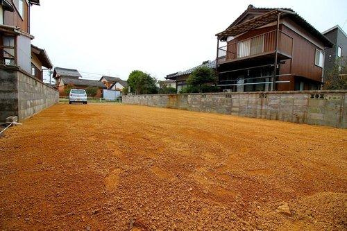 ■□■三本松４丁目売土地■□■のその他|隣接地との高低差もない敷地になります。