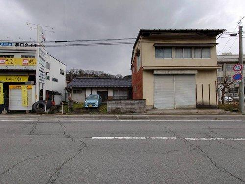 ■□■伯耆町溝口売土地（上物あり）■□■のその他|解体により間口約18ｍの敷地になり、車並列３台も可能の配置です。