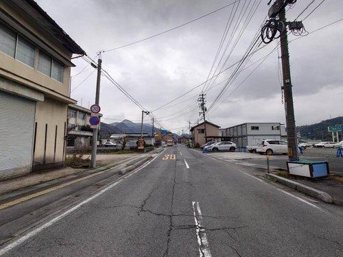 ■□■伯耆町溝口売土地（上物あり）■□■の前面道路含む現地写真|南側の方面の道路になります。