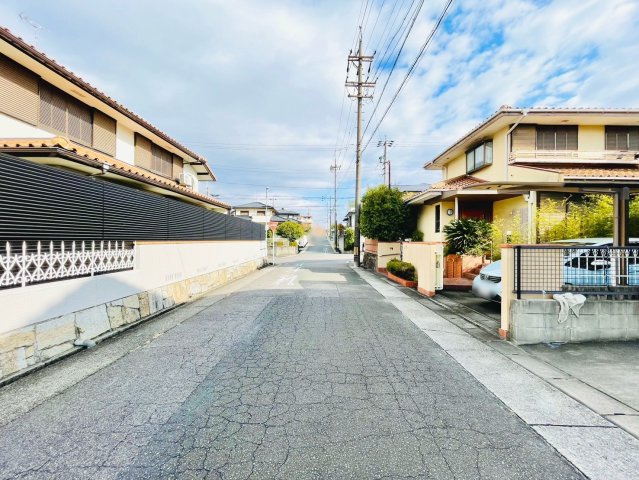 名東区貴船二丁目土地の前面道路含む現地写真|前面道路(南西から北東)