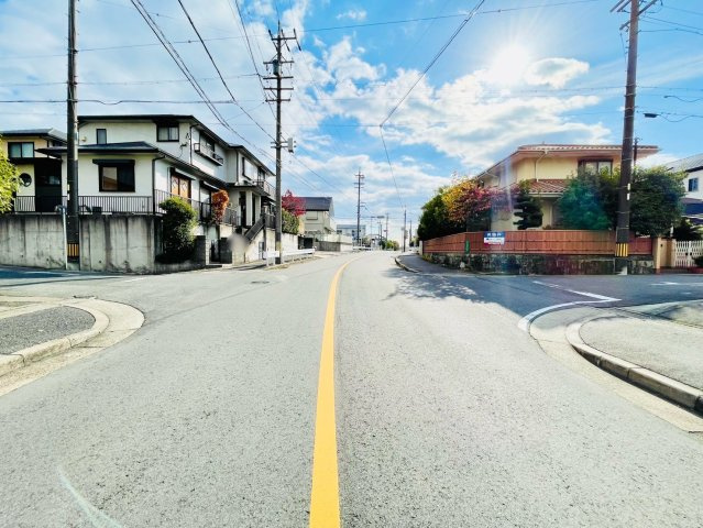 名東区貴船二丁目土地の前面道路含む現地写真|前面道路(北西から南東)