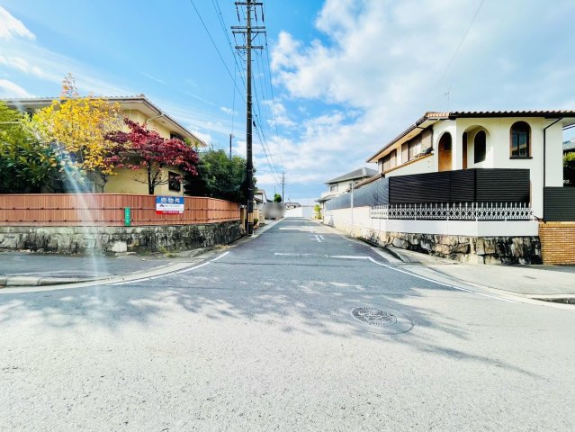 名東区貴船二丁目土地の前面道路含む現地写真|前面道路(北東から南西)