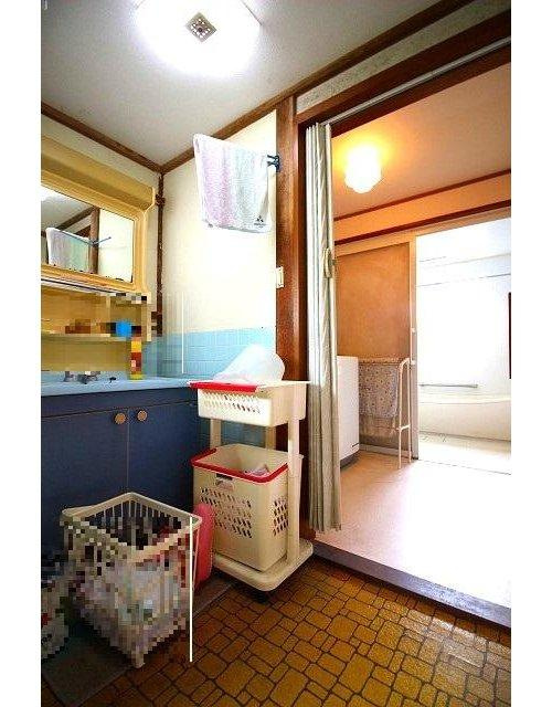 ■□和田町中古戸建□■の洗面所|2坪の洗面所になります。