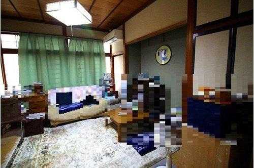 ■□和田町中古戸建□■の内装|大きな窓のある部屋。明るいお部屋になります。