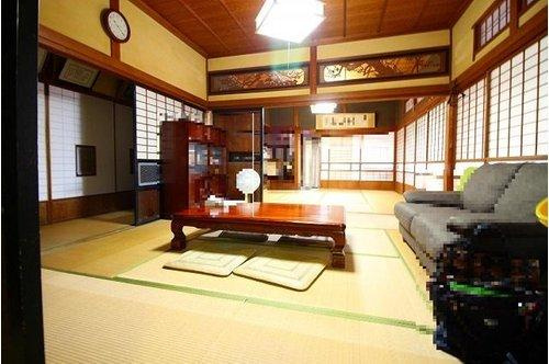 ■□和田町中古戸建□■の内装|続き間の和室が魅力的です！広い和室で家族団らんできますね！