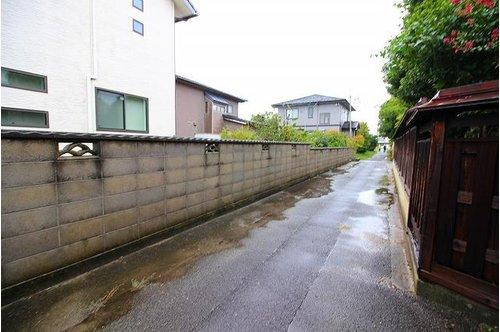 ■□和田町中古戸建□■の前面道路含む現地写真|道路3.4ｍ～1.8ｍ