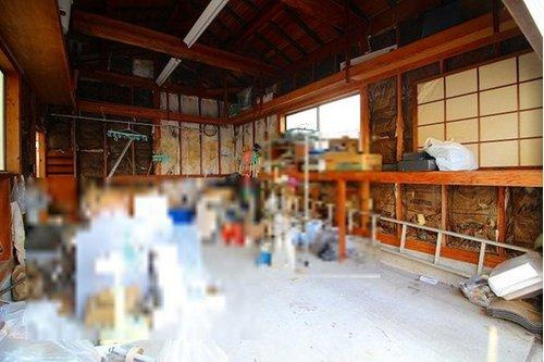■□■旗ヶ崎7丁目中古戸建■□■の駐車場|収納力のある倉庫になります。使い方いろいろです♪