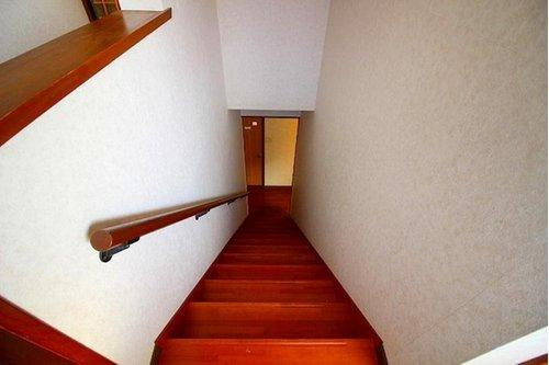 ■□■旗ヶ崎7丁目中古戸建■□■の内装|手すりの設置された階段になります。