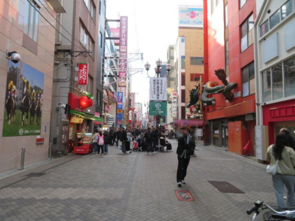 大阪市中央区道頓堀１丁目のビルの周辺