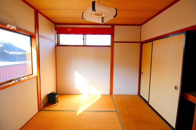 ■□■西伯郡南部町天萬中古戸建■□■の和室|２階和室になります。収納も豊富なお部屋になります。