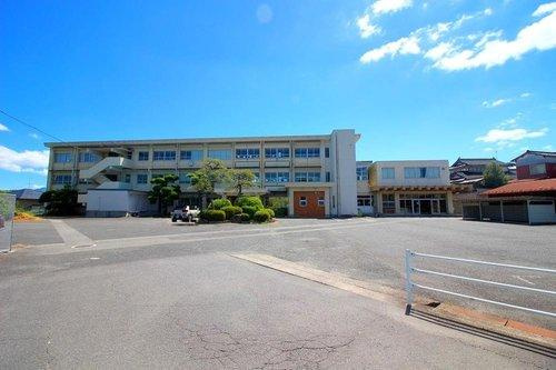 ■□■西伯郡南部町天萬中古戸建■□■のその他|南部中学校まで徒歩約2分の距離になります。大通りを渡らず通学可能です。