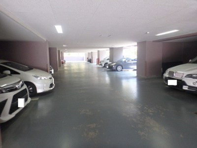 【駐車場】 | グレース門戸荘 | 駐車場に車を止められます