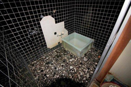 ■□■祇園町2丁目中古戸建■□■の浴室|タイル張りの約.1.5帖の浴室になります。