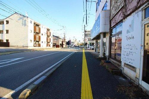 ■□■中町テナント■□■の前面道路含む現地写真|道路も片側一車線になり、目立つ立地になります。