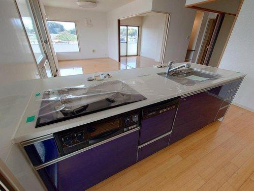 ■□フォレストコート春日町□■のキッチン|システムガスキッチン。食洗器、グリル、シャワー付き混合水栓なので使いやすいです。