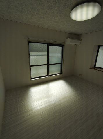 タウンコート新神戸の居間・リビング