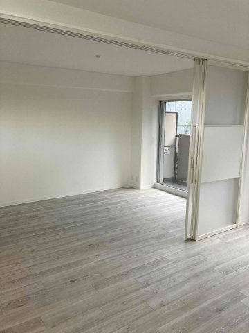 ネオコーポ東武庫川の居間・リビング|こちらの居間で趣味の時間をお楽しみください