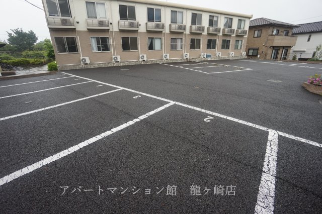 レオネクストパークサイドヒルⅡの駐車場