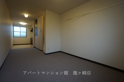 【居間・リビング】 | レオネクストパークサイドヒルⅡ | 画像3