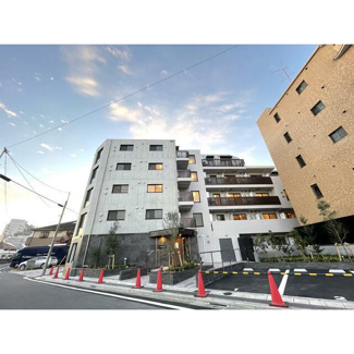 【外観】 | 鉄筋コンクリート造のがっちりとした建物。