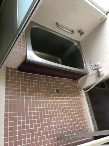 西条市安知生　中古住宅の浴室