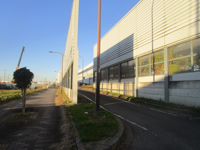 三郷市鷹野４丁目の工場の周辺