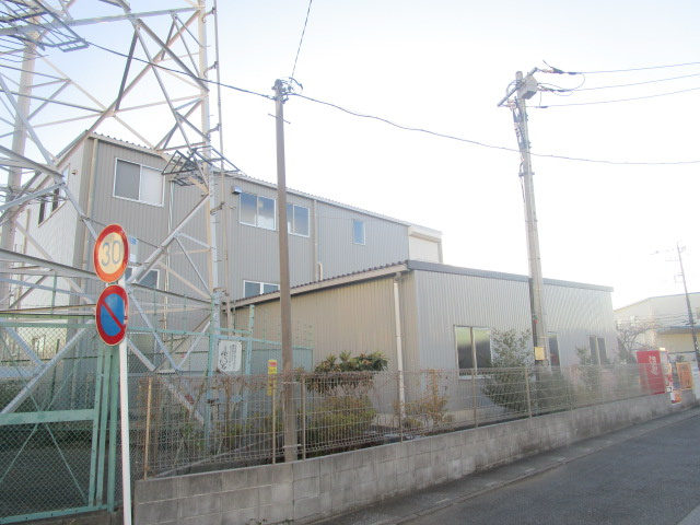 三郷市鷹野４丁目の工場の外観