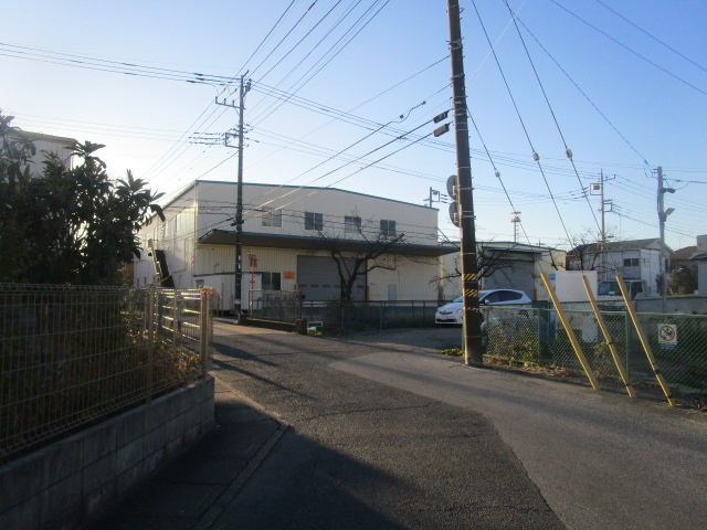 三郷市鷹野４丁目の工場の周辺