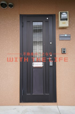 セジュール紅葉Ⅱ【キャッシュバック対象物件】の玄関|収納もある玄関です