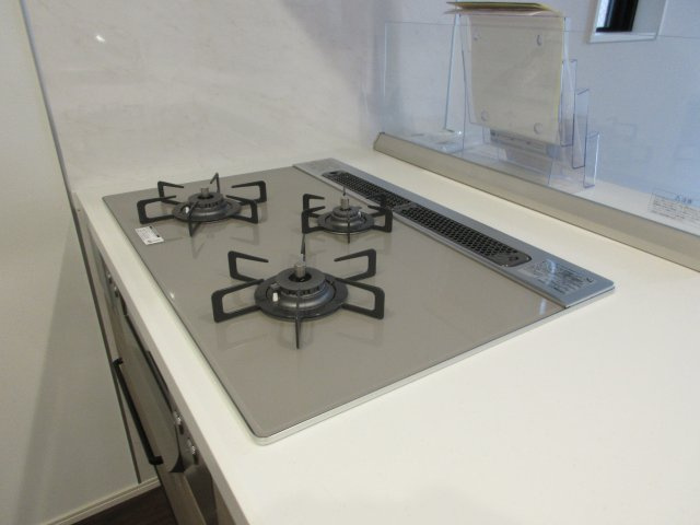 武蔵村山市中央3丁目 未入居住宅全10棟のキッチン|三口ガスコンロ