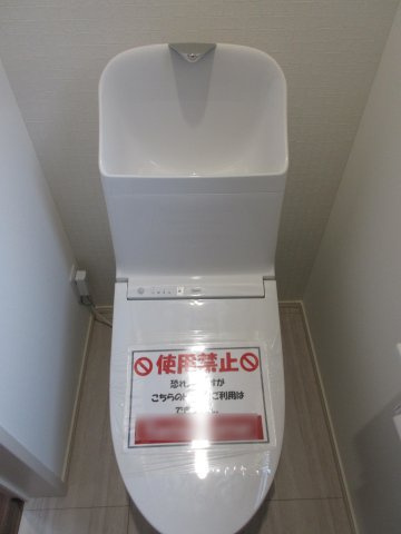 武蔵村山市中央3丁目 未入居住宅全10棟のトイレ|1階温水シャワートイレ