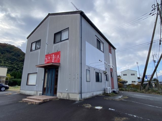 西条市小松町大頭　店舗住宅の外観