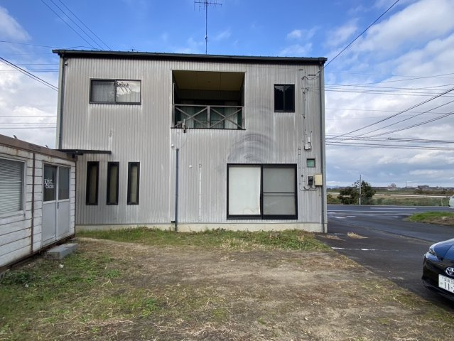 西条市小松町大頭　店舗住宅の外観