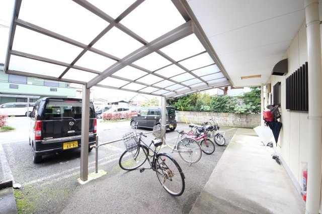 昭島市玉川町５丁目の賃貸マンションのその他共用部分|屋根付き駐輪場