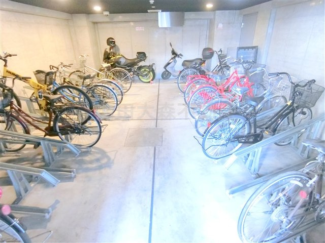ブライズ大森東DUEデュエのその他共用部分|屋根付きラック式の駐輪場　空き状況等詳細はお問合せください。