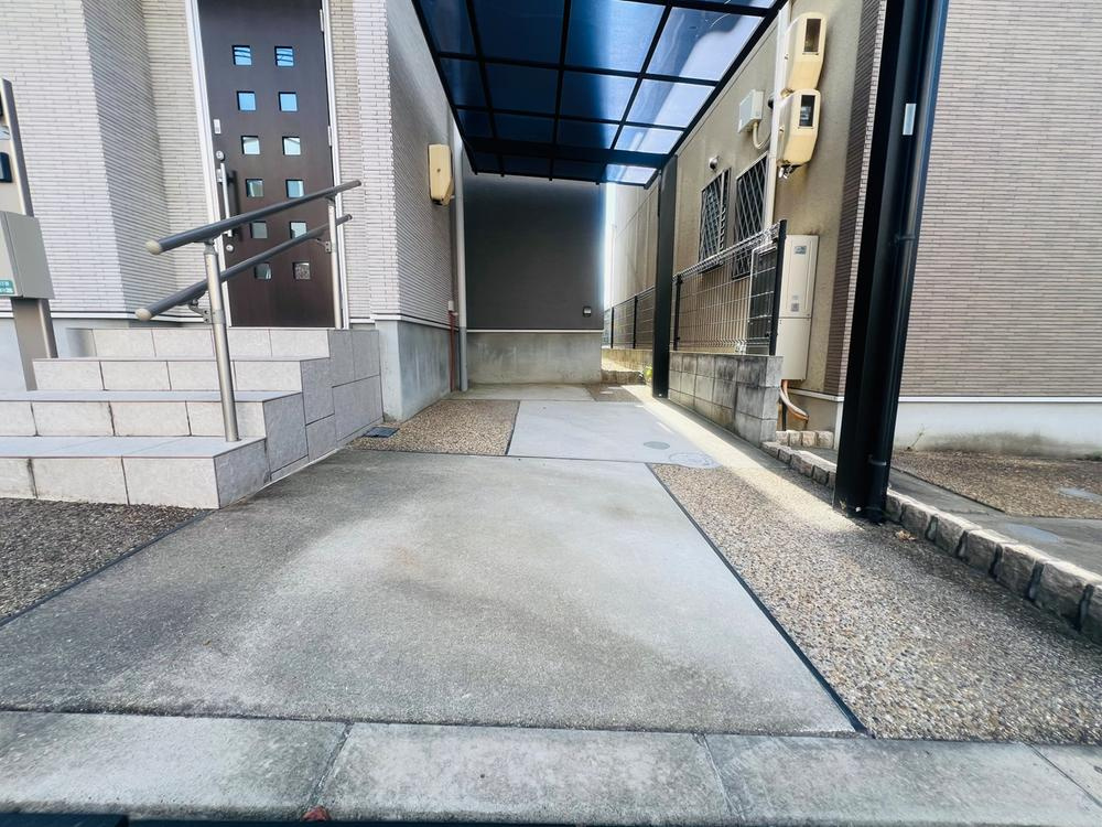 香里ケ丘9丁目　中古一戸建ての駐車場|駐車スペース
■物件内覧・資金計画相談・住宅ローン相談、リフォーム相談、お問合せ受付中■
※当日・翌日のご内覧、ご相談はお電話でのお問合せがスムーズです！