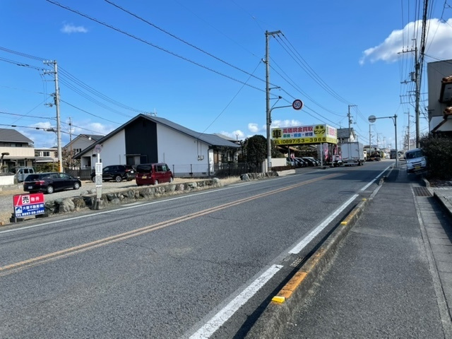 西条市安知生の売地の前面道路含む現地写真