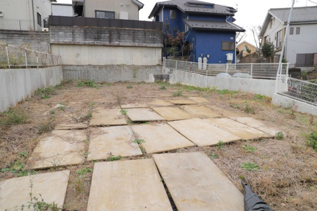 【外観】 | 土地購入を検討されている場合、境界杭がない状態で購入してしまうと境界確定測量をする必要があり、費用がかかります。購入の前に、売主、隣土地所有者立ち合いのもと境界を確定し境界杭を設置するのがベストです。