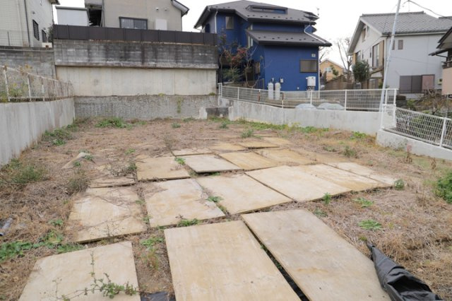 【外観】 | 家を建てる前提で土地を探している場合、地盤の丈夫さは譲れない条件の一つです。地盤が脆弱だと追加工事が必要となります。また、過去に地盤沈下や液状化現象を起こした土地は、できるだけ避けた方がいいでしょう。