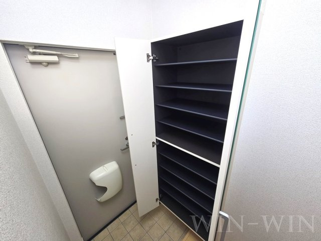 ウエスト・ヌーヴォー Ⅱの玄関