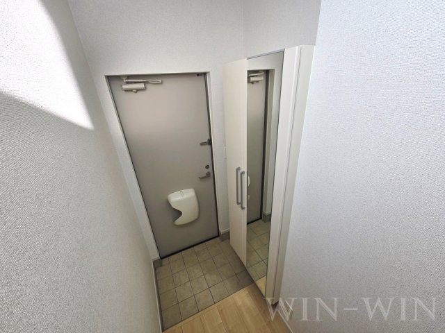 ウエスト・ヌーヴォー Ⅱの玄関