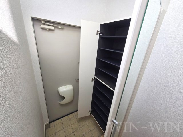 ウエスト・ヌーヴォー Ⅱの玄関