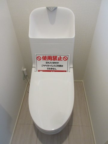 武蔵村山市中央3丁目 未入居住宅全10棟のトイレ|2階温水シャワートイレ