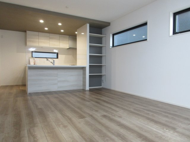 武蔵村山市中央3丁目 未入居住宅全10棟の居間・リビング|ご家族の会話がはずむ、開放的なＬＤＫ