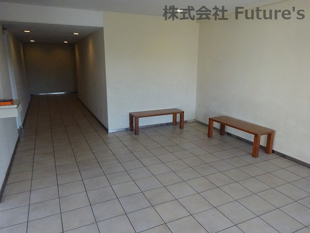 ダイアパレス吉川駅みなみのエントランス|落ち着いたエントランス部分
