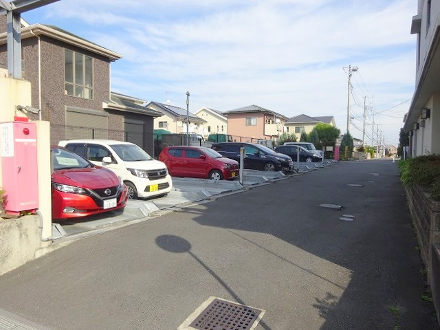ダイアパレス吉川駅みなみの駐車場|敷地内駐車場（要空き・料金確認）