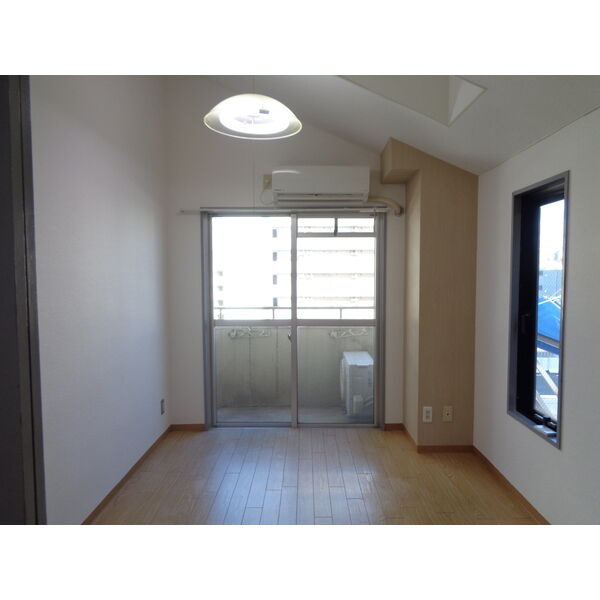 プリンセス栄の居間・リビング